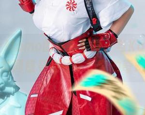 Sayo Momo的私拍图集：与Kafka魅魔装共同感受崩坏与星穹的奇幻旅程